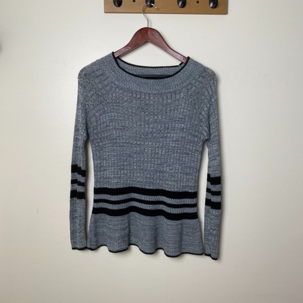 Roz & Ali gray sweater size M